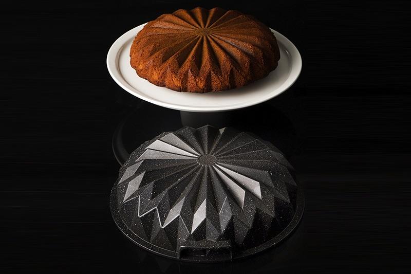 ACAR MOTTO Moule à cake noir - Bella-Home: art de la table, verrerie, trousseau de mariée, décoration
