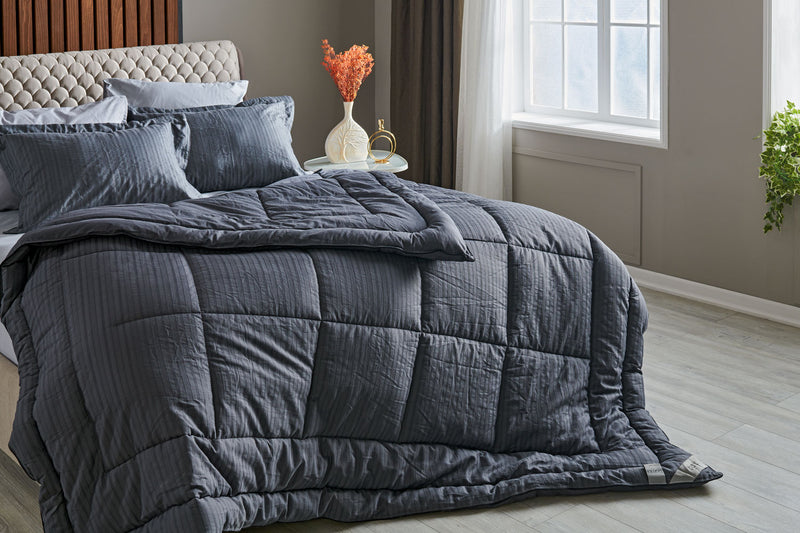 Couette Fibre Velvet 500gr Stripes Gris 235x270cm Pikolin Home | Leroy Couette Fibre Velvet 500gr Stripes Gris 235x270cm Pikolin Home | Leroy