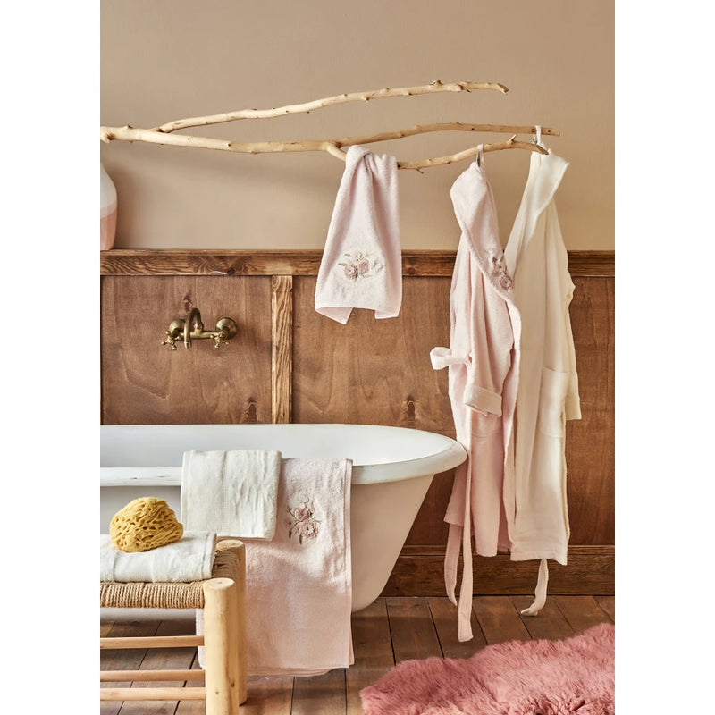 KARACA HOME GOLDIE  Set de bain rose pâle avec broderie en 3D  KARACA HOME GOLDIE  3D Nakışlı offwhite-pudra aile seti 